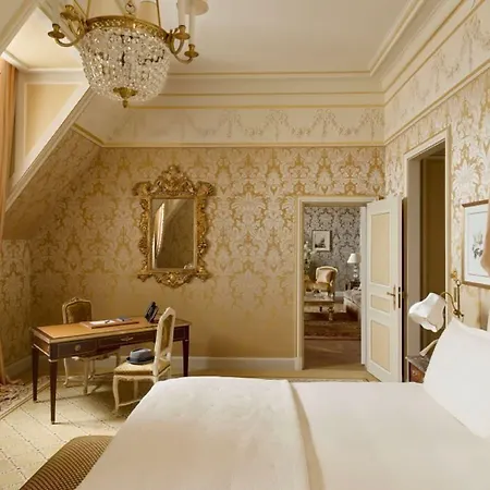 Ritz ホテル 5*
