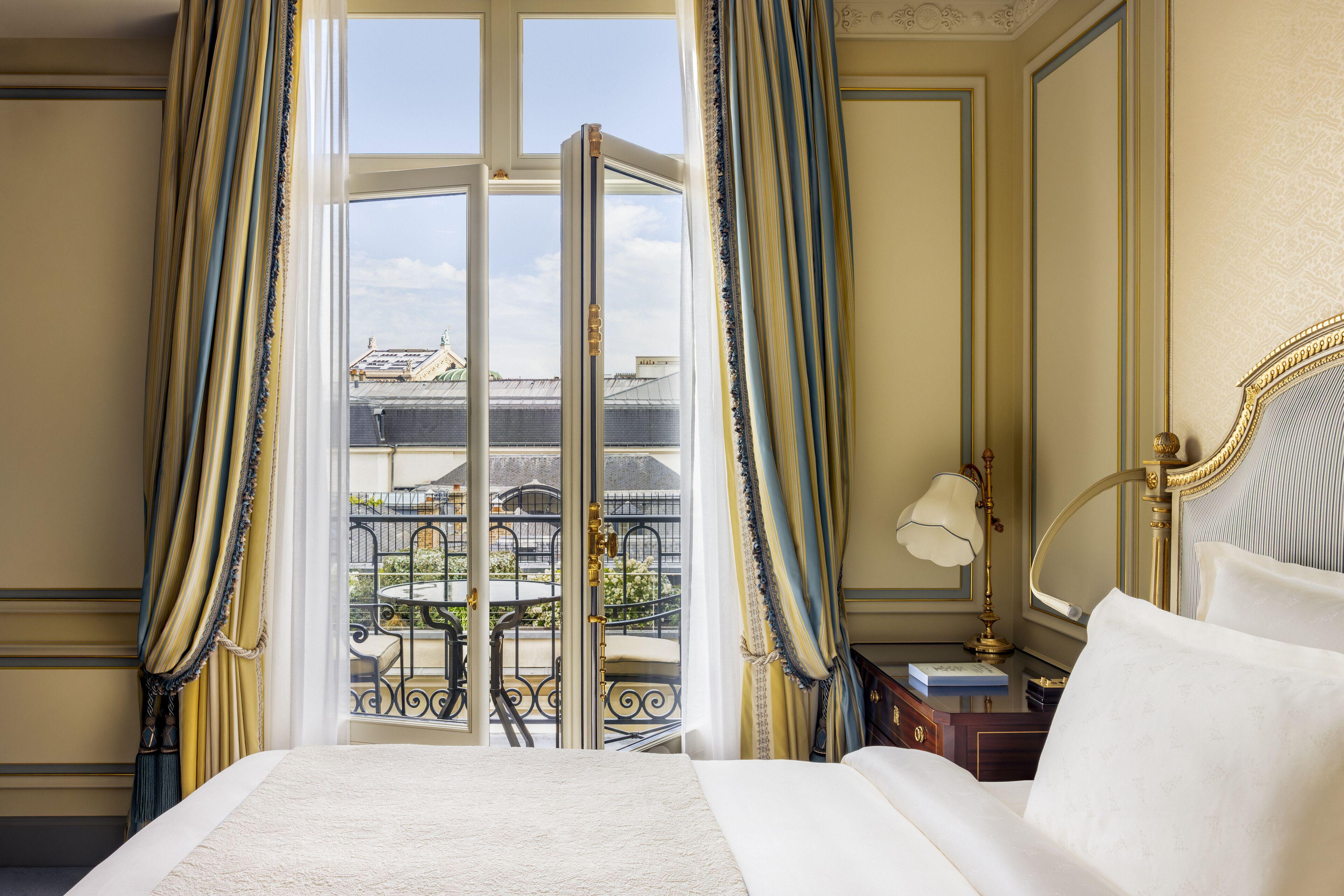 フランス、パリのRitzというホテルを今予約。2026の価格。